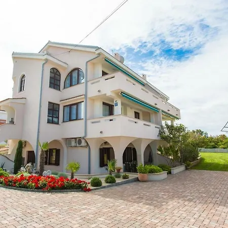 17857b Apartment *